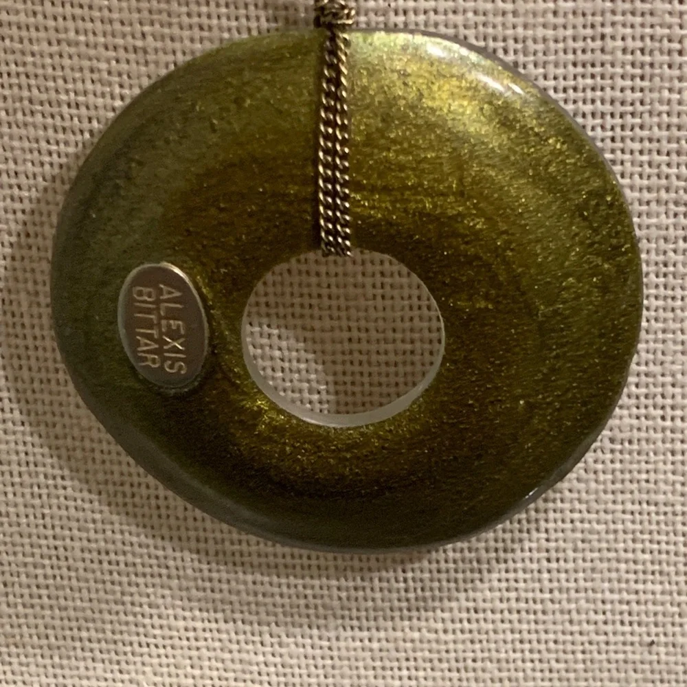 ALEXIS BITTAR Pendant Silver/White Carved Lucite Circle Gold Tone Chain Vintage - Picture 6 of 7